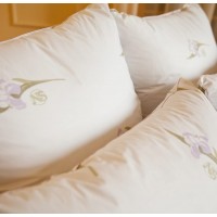 Подушка Царственный ирис Natures среднеплотная